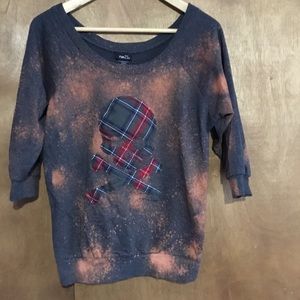 Skull Top w/ splash background